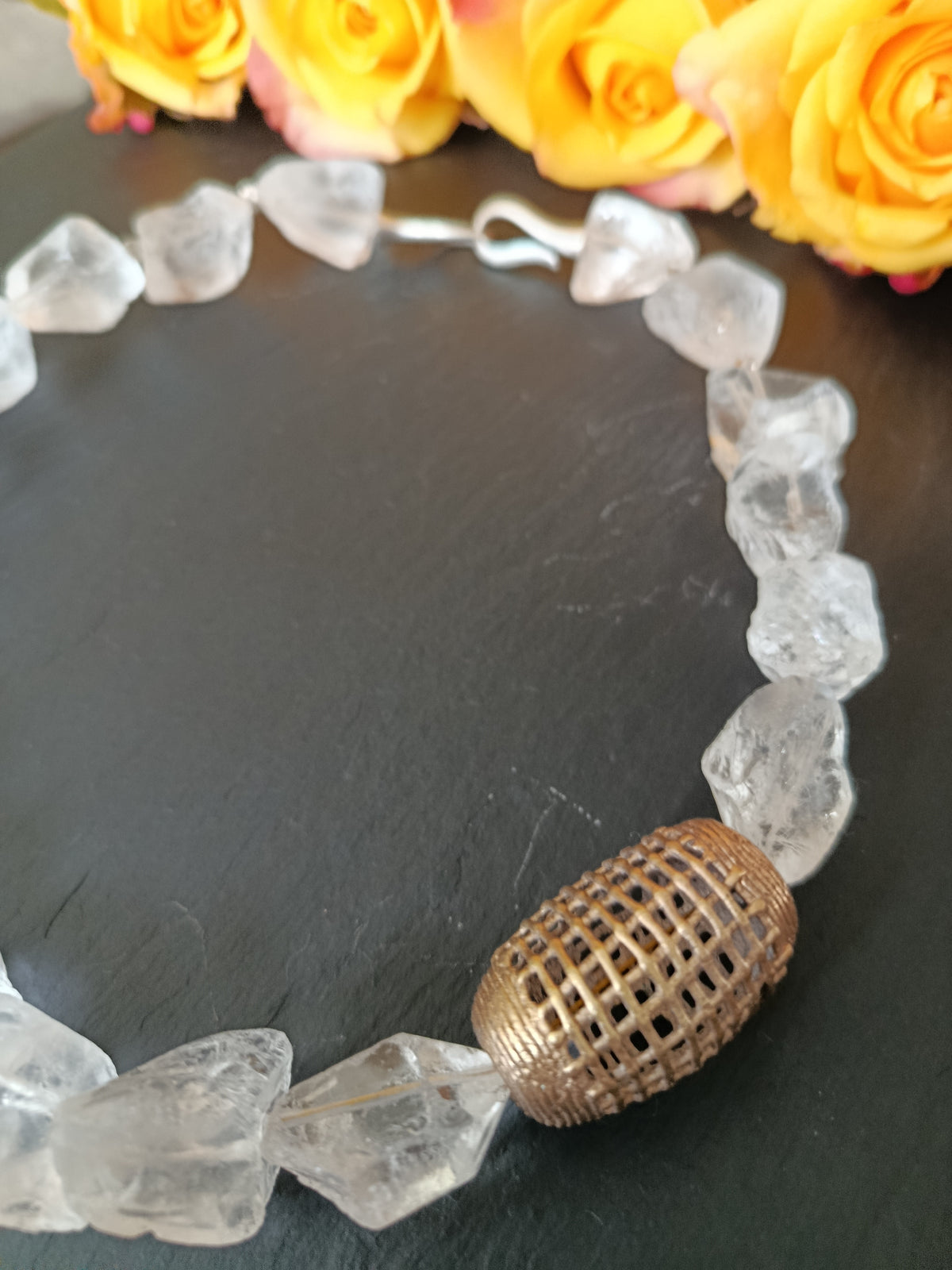 Collier aus Bergkristall mit Messing Zwischenteil und 925 Silberverschluss
