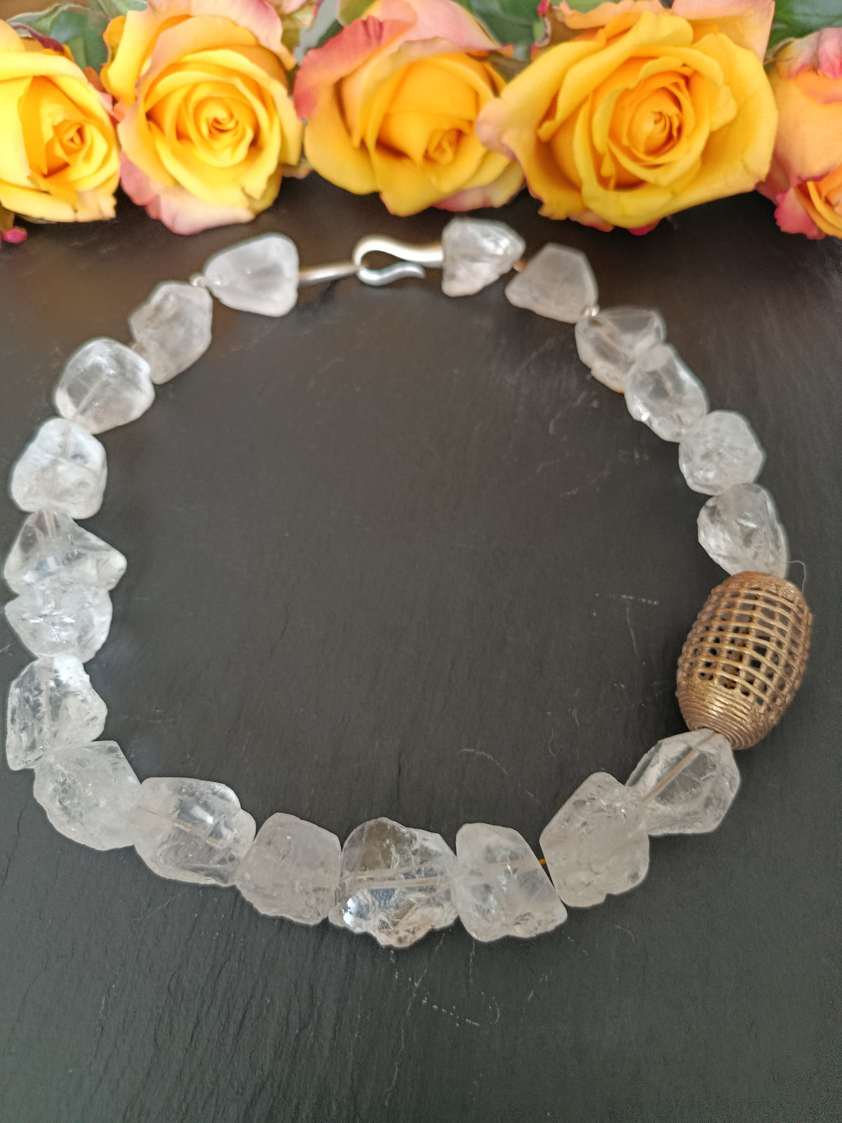 Collier aus Bergkristall mit Messing Zwischenteil und 925 Silberverschluss