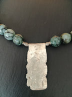 Collier aus Afrikanischem Smaragd mit Silberplatte 925