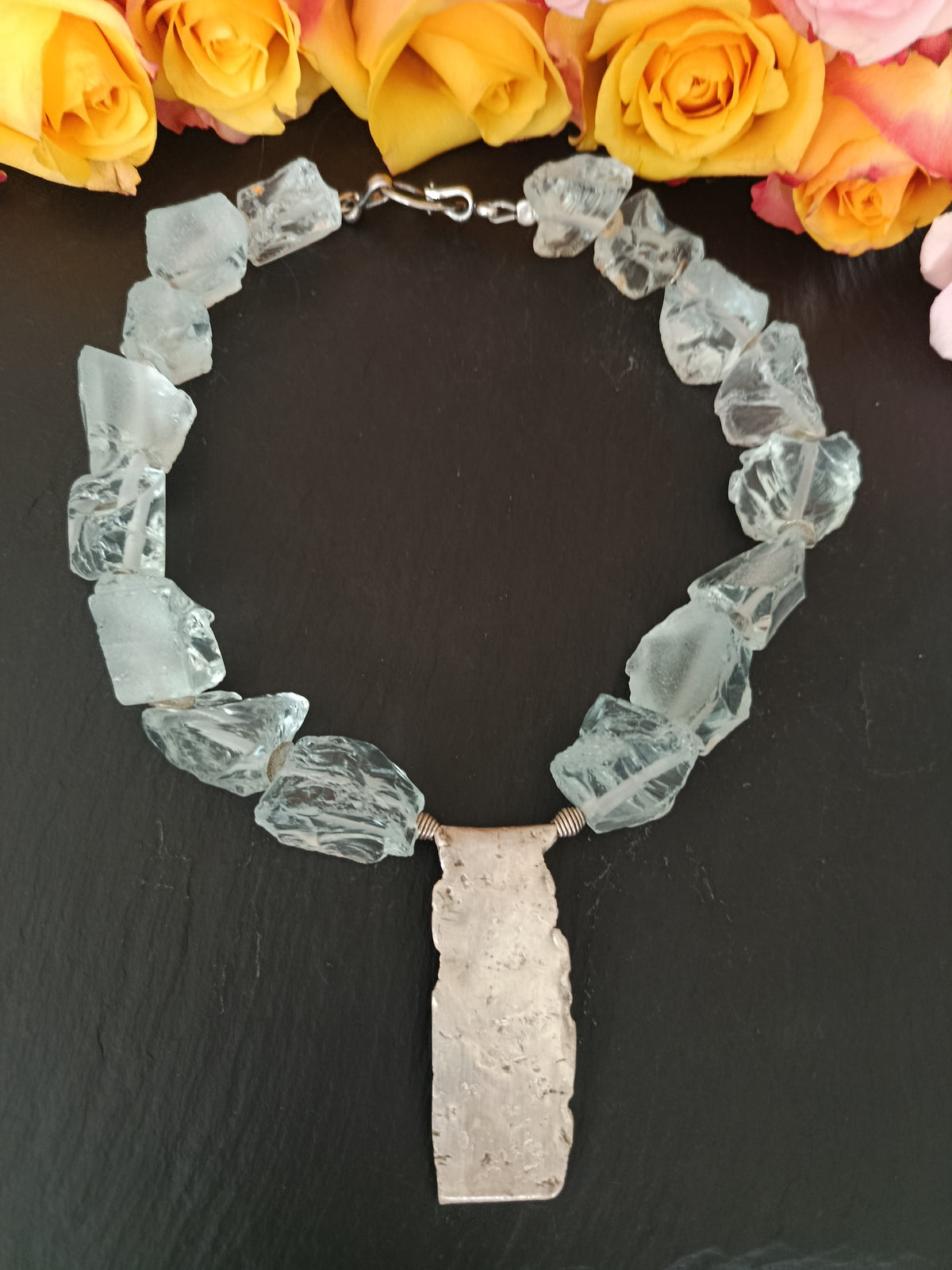 Collier aus blauem Kristallquarz mit 925 Silberplatte