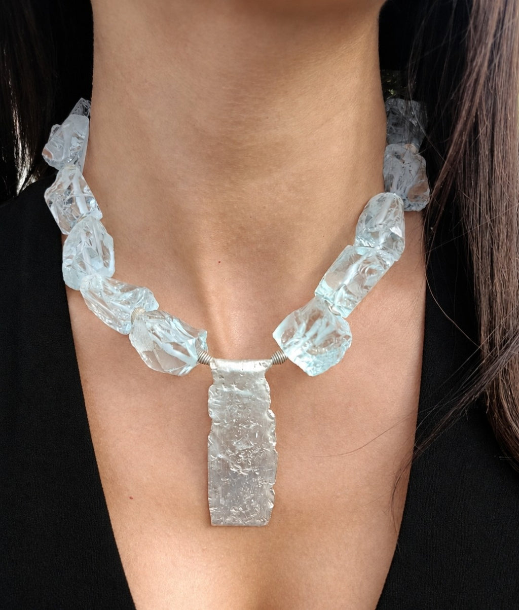 Collier aus blauem Kristallquarz mit 925 Silberplatte