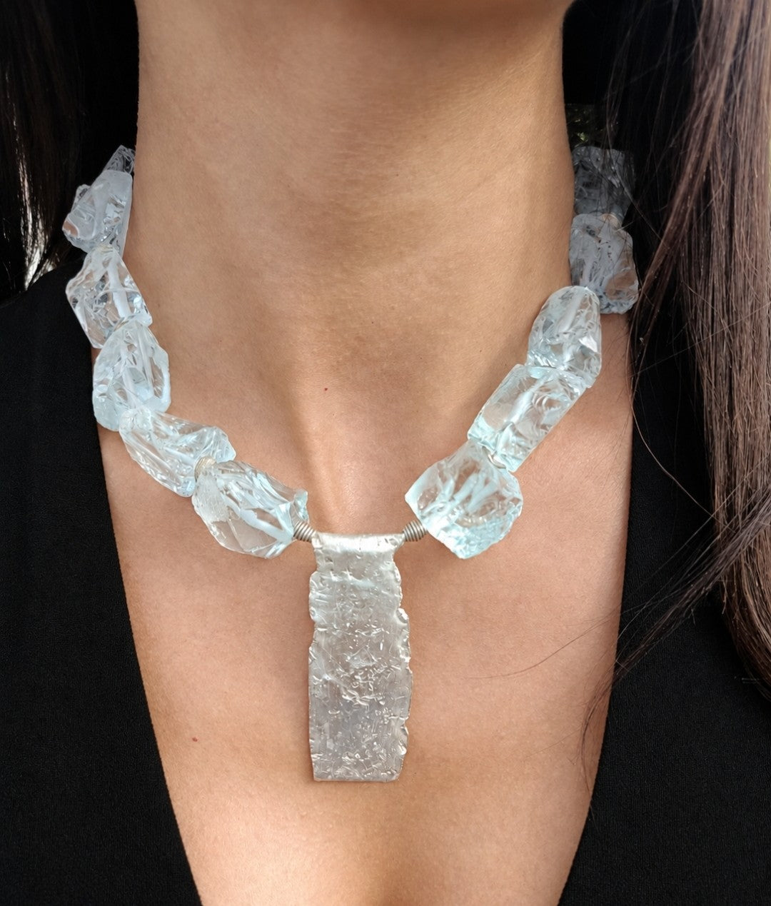 Collier aus blauem Kristallquarz mit 925 Silberplatte